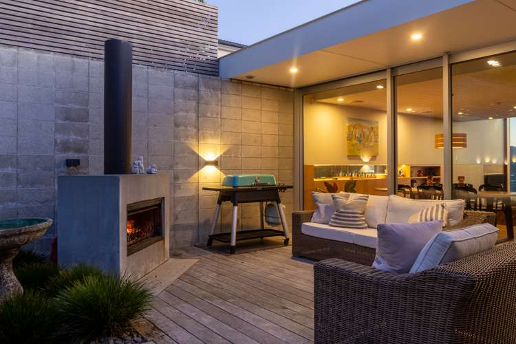 10 Seascape View Paremata_12