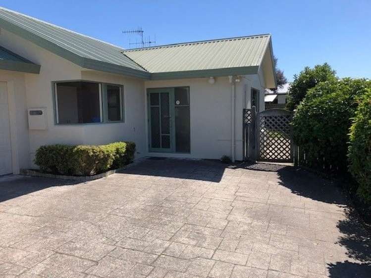 2/68A Guppy Road Greenmeadows_1