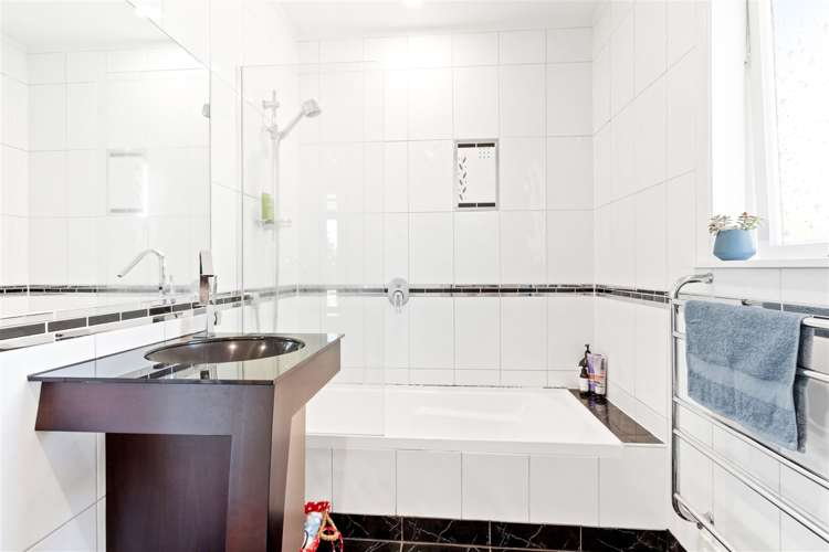 4 Mayburn Road Te Atatu Peninsula_12