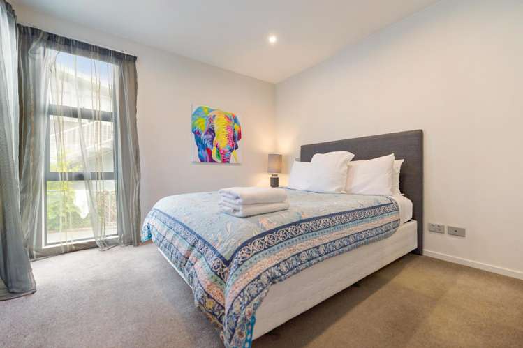 8 Hallenstein Street Queenstown_11