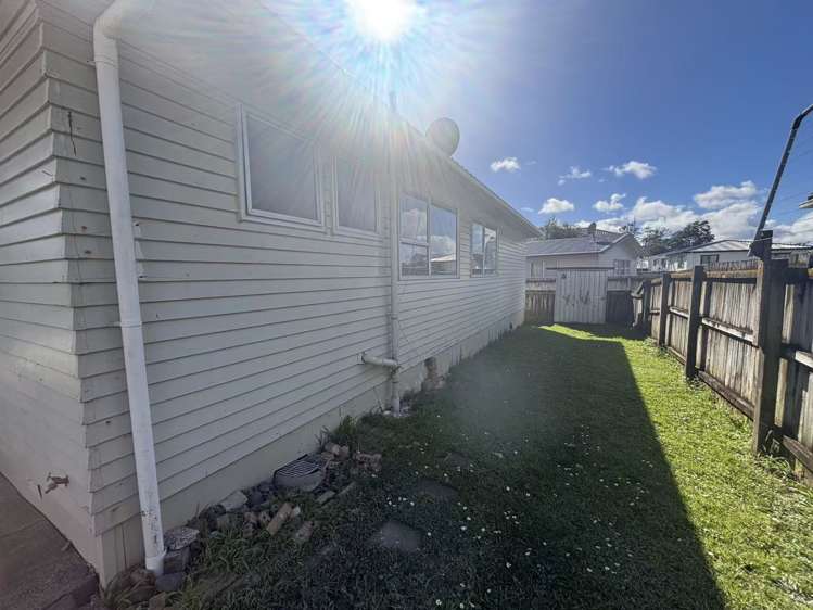 60 Riverpark Crescent Henderson_12