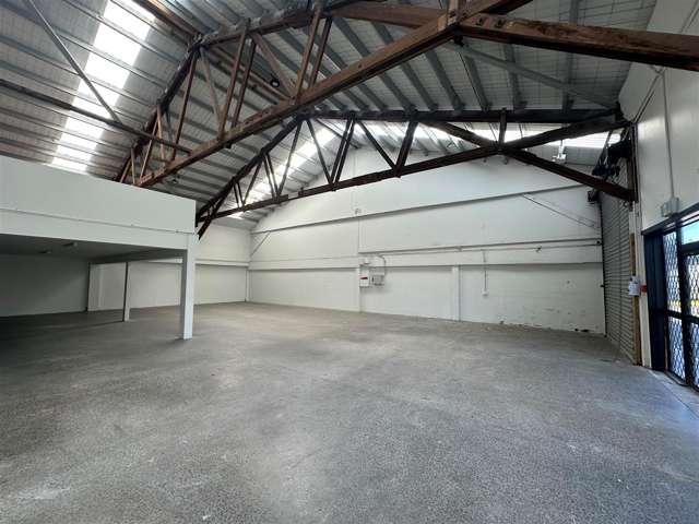 CBRE | Industrial Unit with Excellent Exposure