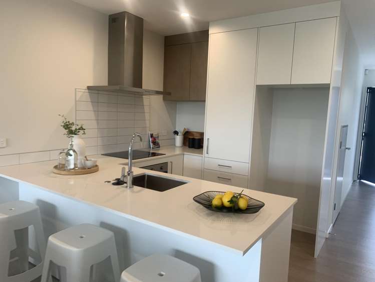 2/18 PARAONE CRESCENT "WAIATA SHORES" Takanini_5