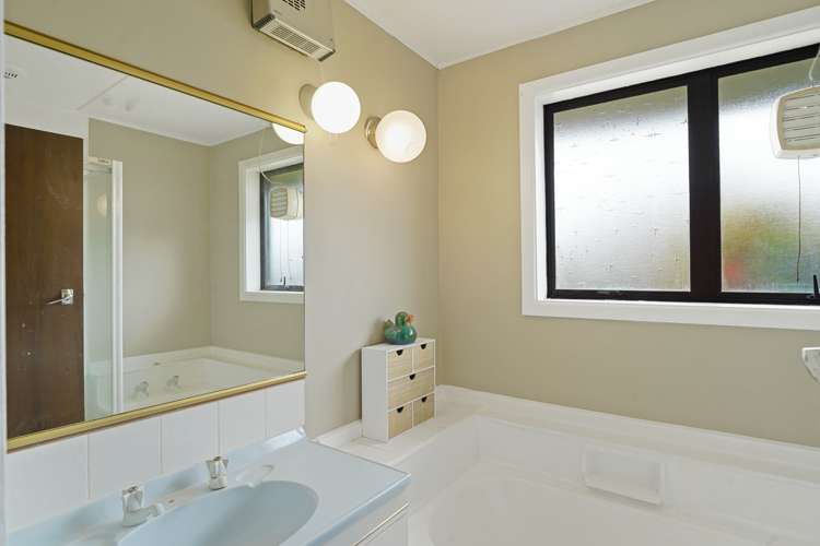 7 Adrian Place Shirley_13