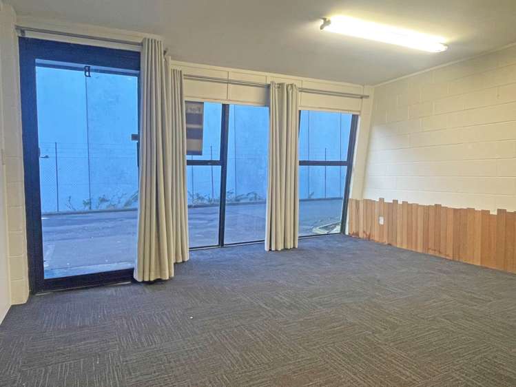 Unit B/9 Anvil Road Stanmore Bay_5