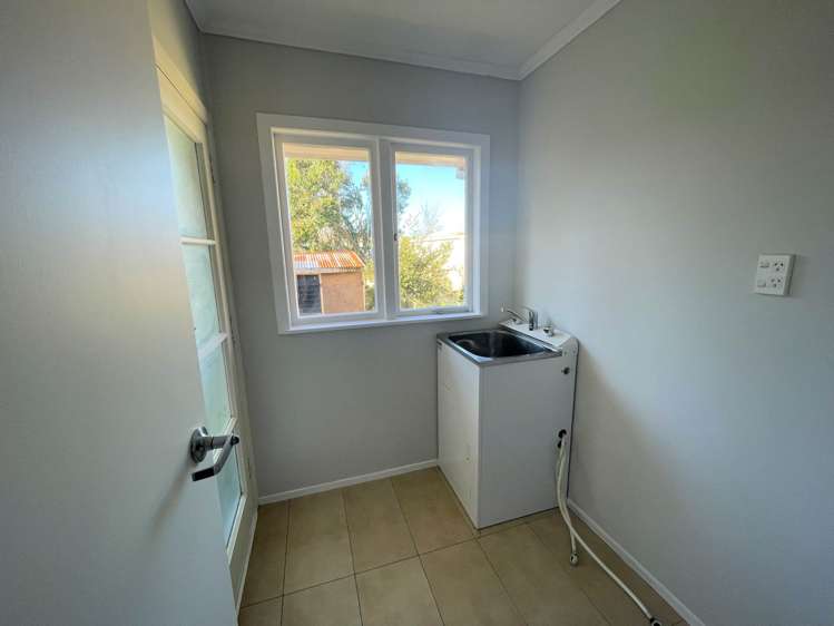 16 Tindall Crescent Otara_8