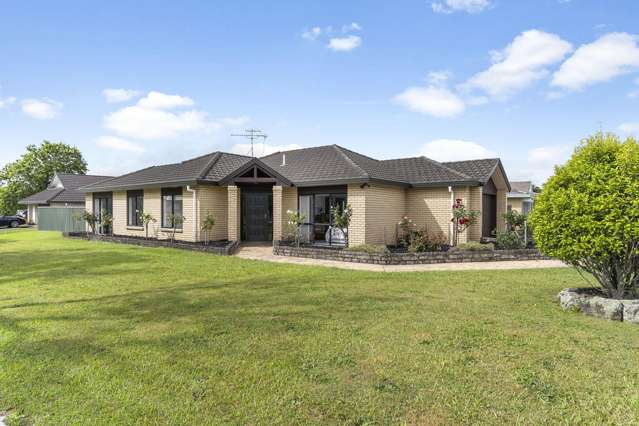 Stunning Family Home in Wattle Downs!