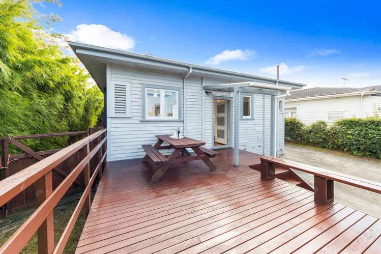 3212 Great North Road New Lynn_11