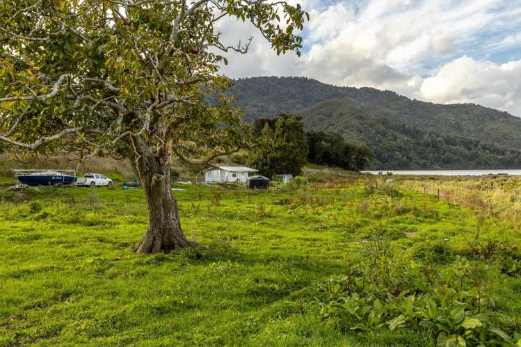 884 Queen Charlotte Drive Linkwater_1