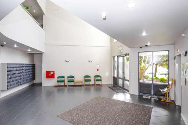 4f/10 Crown Lynn Place New Lynn_1