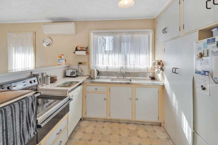 8 Gardiner Grove Mangere East_13