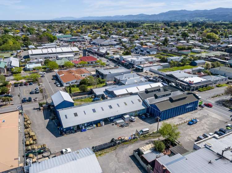 66-80 High Street North Carterton_35