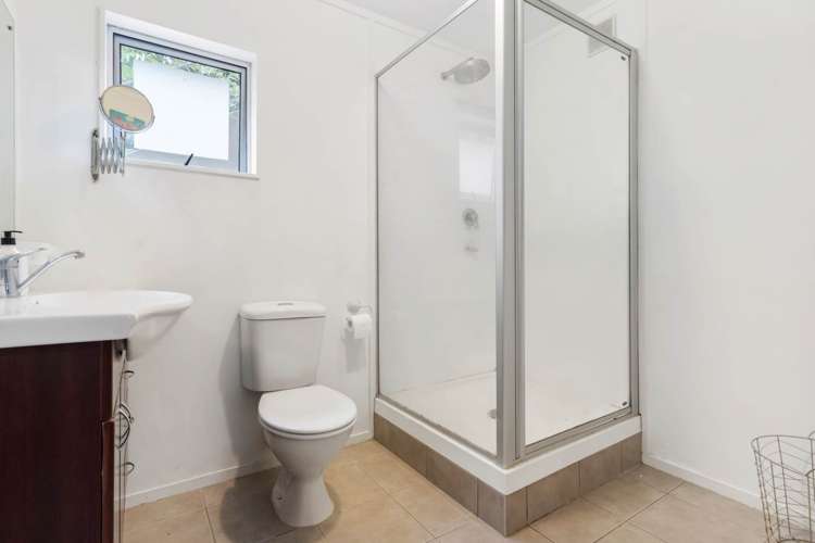 2/10 Sherie Place Howick_14