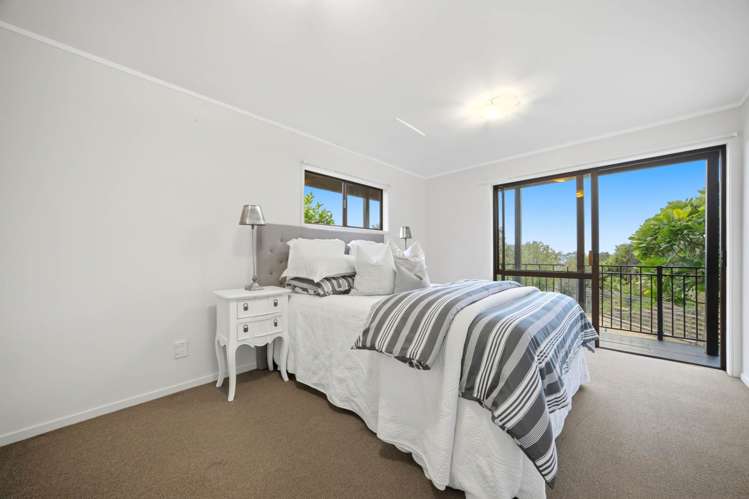 6 Chilton Place Mellons Bay_10