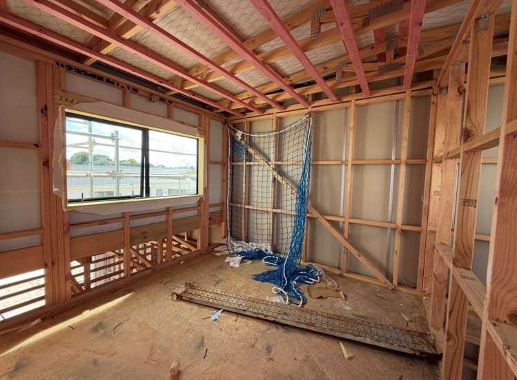 Unit 1, 97 Otuwairoa Esplanade Papakura_14