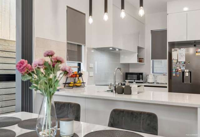 8B Hobart Crescent Wattle Downs_3