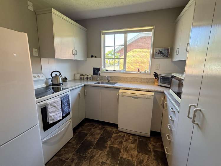 25c Thomson Street Avenal_13