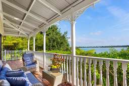 Charming waterfront with Waitemata harbour views