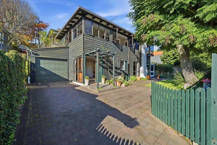 2/32 Albert Road_0