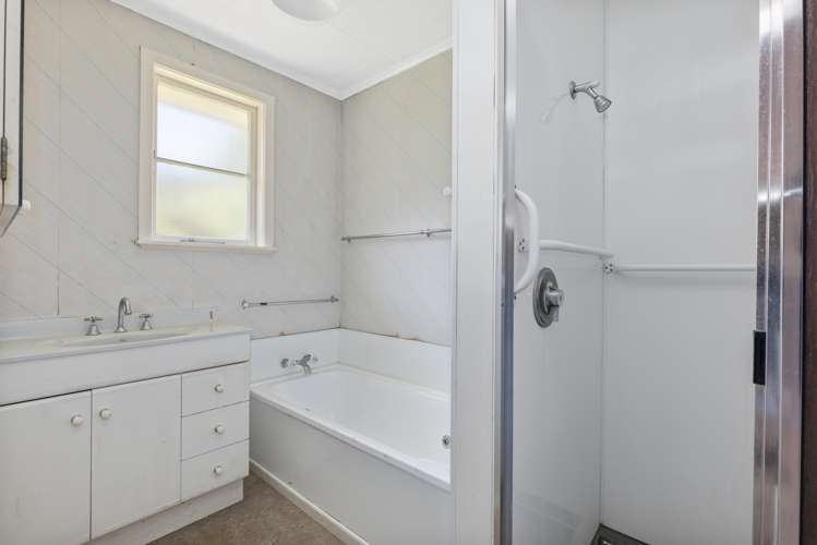 2 Lowry Crescent Stokes Valley_8