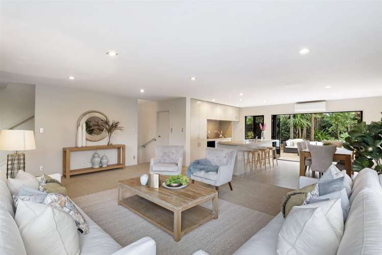 2/71 Pupuke Road Northcote_0