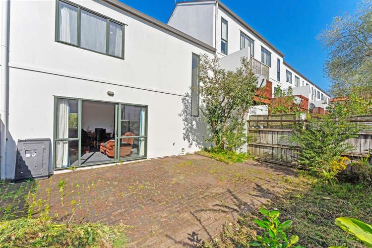 28/12 Ambrico Place New Lynn_12