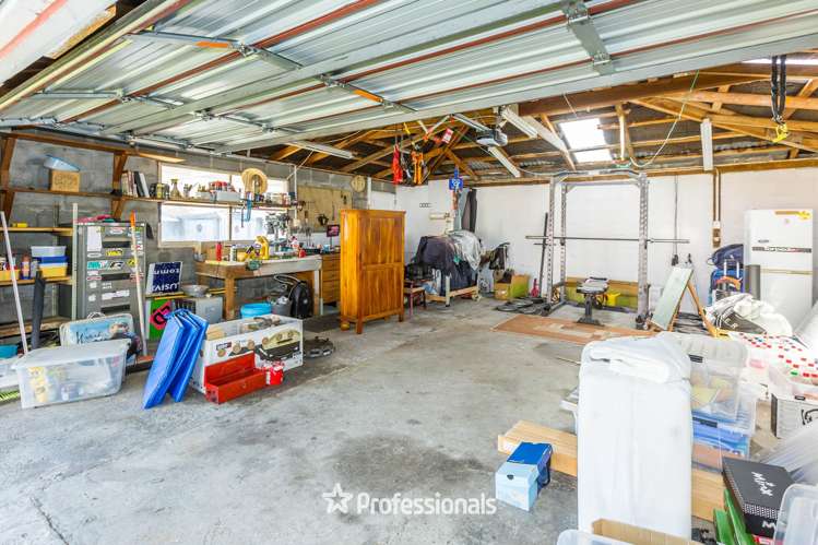 8 Coates Grove Silverstream_25