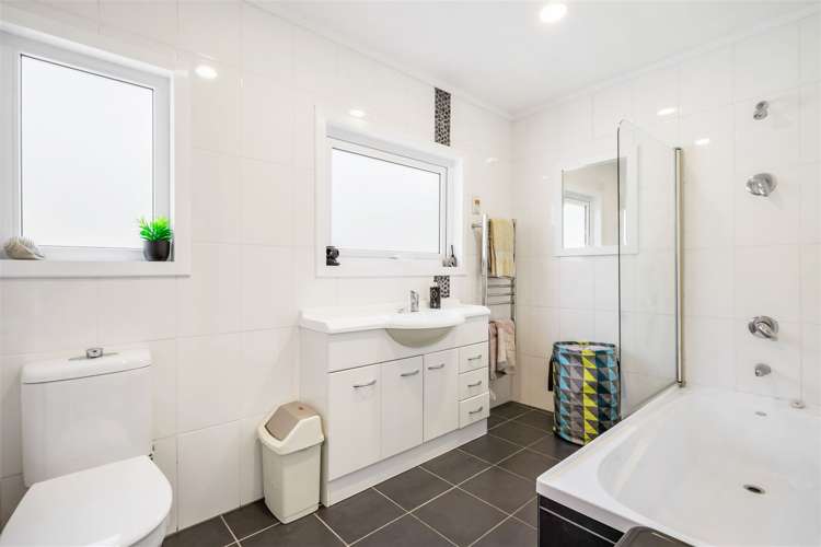 62 Brian Crescent Stanmore Bay_11