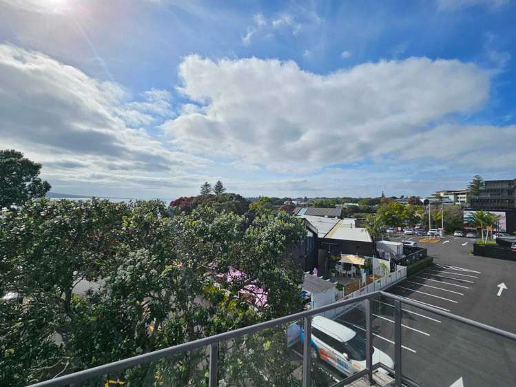 Front/87 Hurstmere Road Takapuna_13