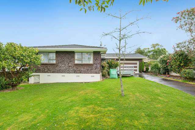 Retro Red Beach Home in Original Condition!