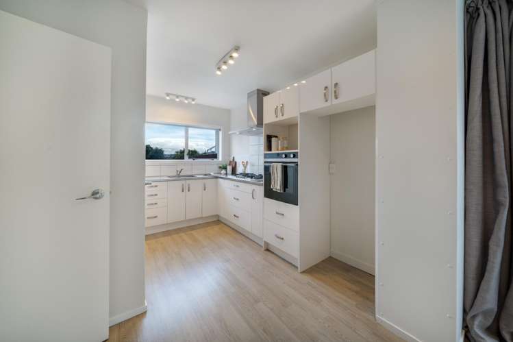 8a Alister Way Churton Park_13