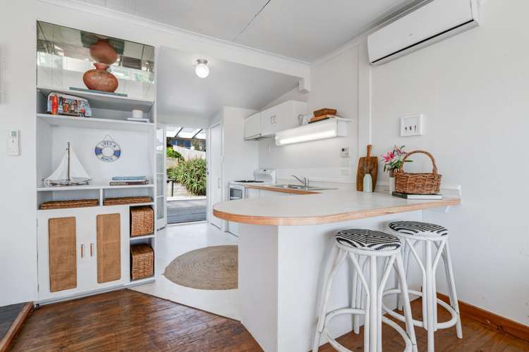 43 Surf Road Stanmore Bay_14
