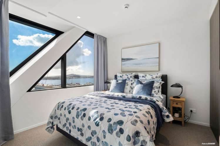 2202/10 Commerce Street City Centre_9