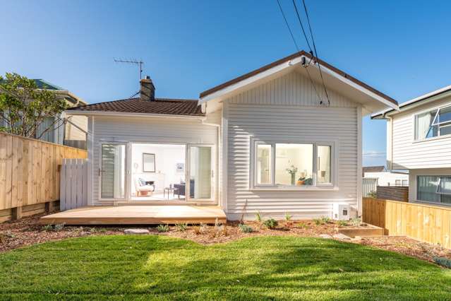 SUNNY LYALL BAY MODERN LIVING