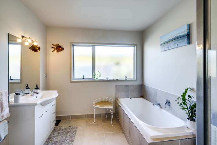 10 Milford Place Poraiti_14