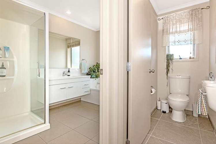 49 Sterling Park Lytton West_13