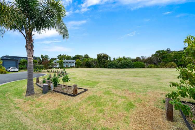 8 & 10 Edgewater Place Matapouri_7