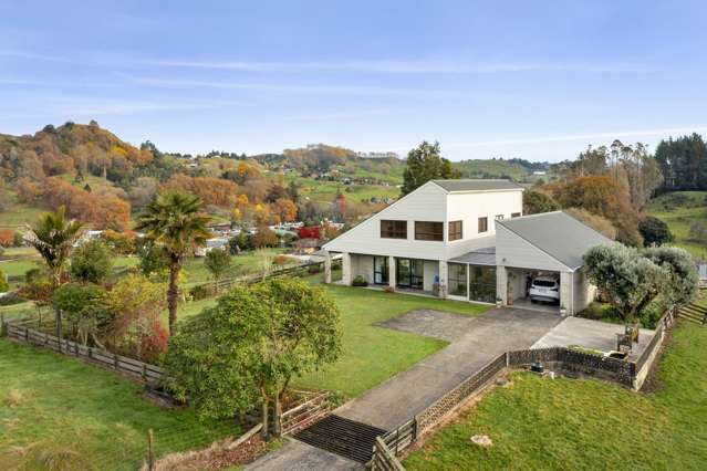 A Commanding Lifestyle in Town - 6.3 hectares