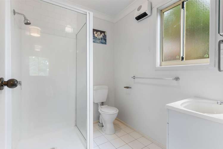 158a Glengarry Road Glen Eden_11