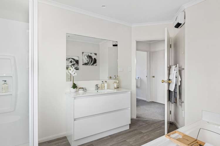3 Chesterfield Way Orewa_11