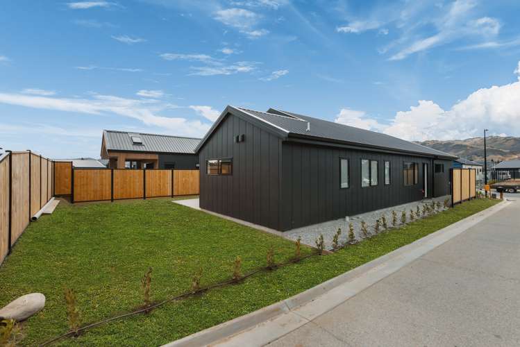 73 Magnum Drive Cromwell_17