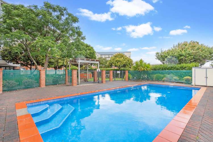 1i/10 Crown Lynn Place New Lynn_9