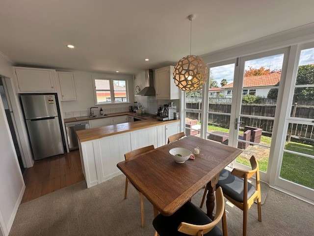 GORGEOUS HOME IN GREAT LOCATION