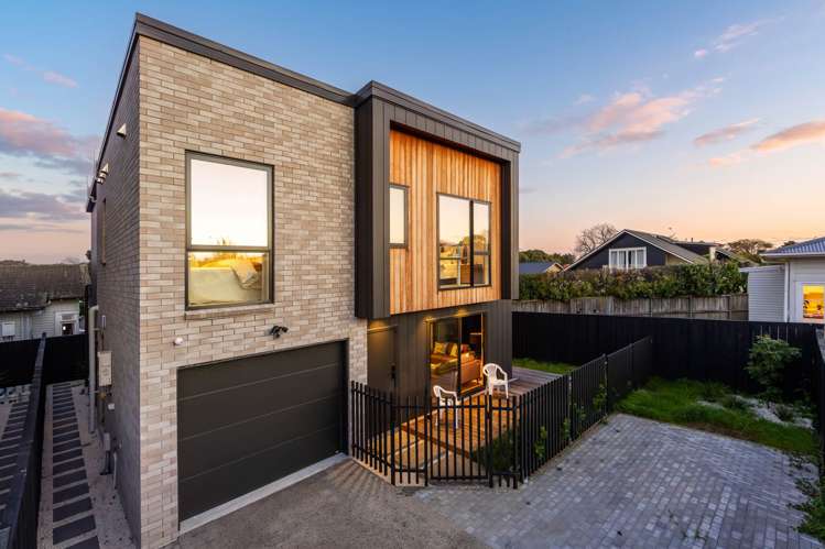 2F Hollywood Avenue Epsom_18