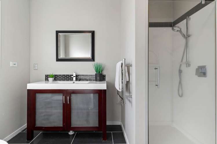 11 Golf Road New Lynn_13