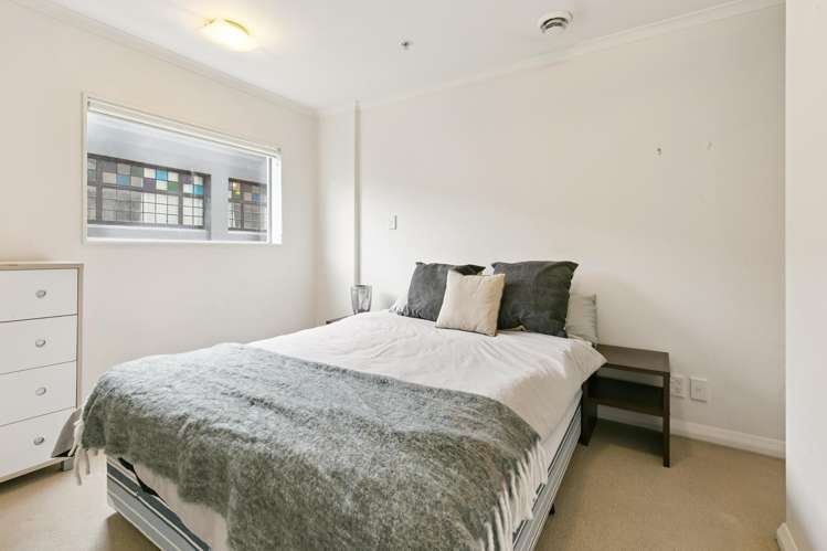 208/15 Holland Street_4