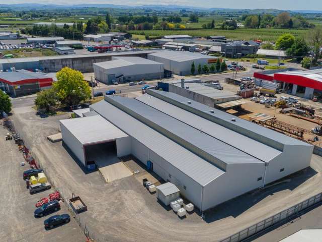 Large Versatile Industrial Warehouse