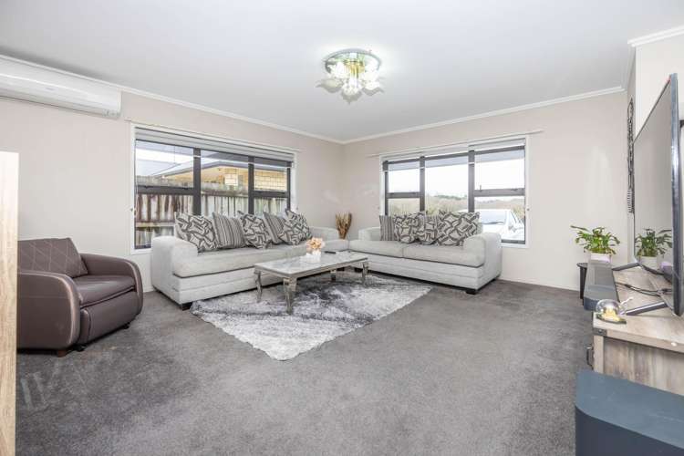 54 Farnborough Drive Nawton_4