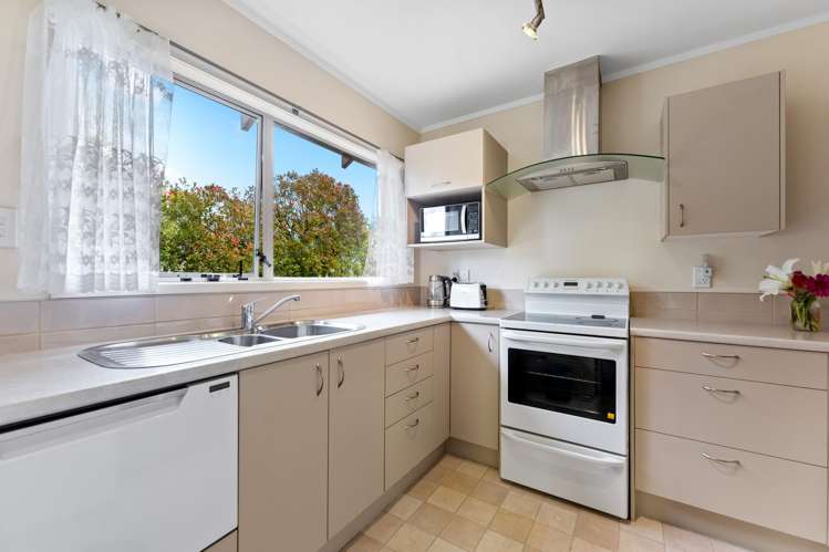 1/1 Gatman Street Birkdale_3