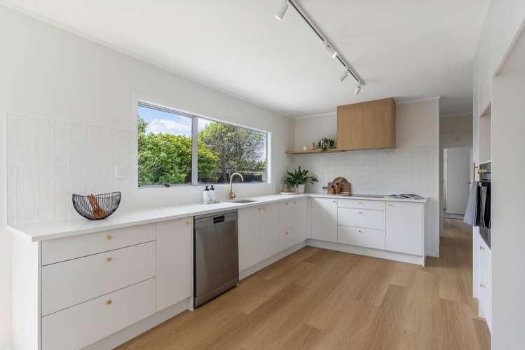 5 Moxham Grove Massey_5